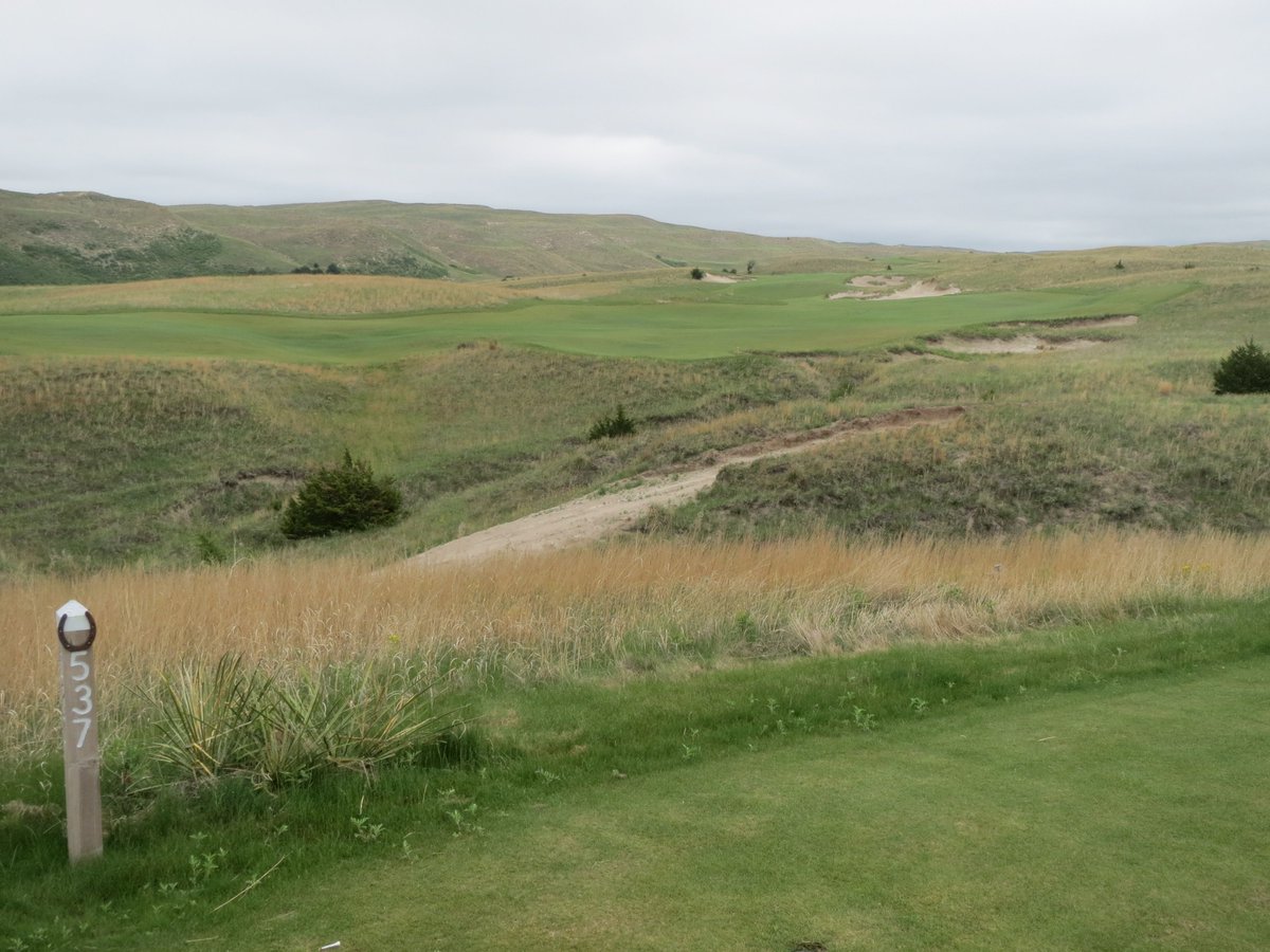 wiscogolfaddict's tweet photo. My #15 favorite #golfcourse I've played: The #RedCourse at @DismalRiver in #Mullen #Nebraska. #TomDoak designed this minimalist #Sandhills layout to take creative advantage of rugged up & down topography and gorgeous bluff backdrops. #SandHillsGolf #NebraskaGolf #DismalRiverClub https://t.co/hwOOO5jw5w