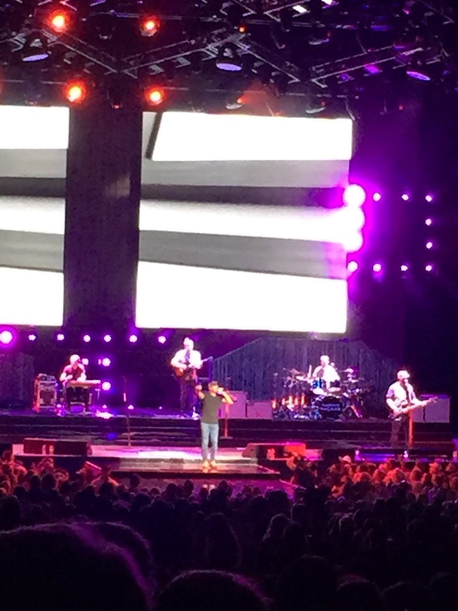 DECADebVABeach's tweet photo. Enjoying an evening of fabulous music at the #Virginiabeachamphitheater with #LadyA and #Dariusrucker! https://t.co/BhkZjG1A1r