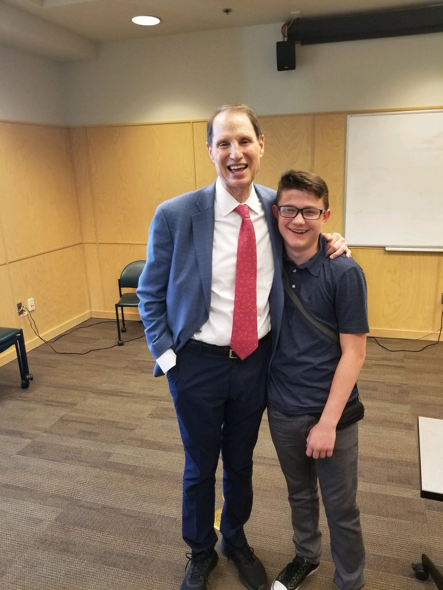 TBremont's tweet photo. Ian got to meet Sen. Ron Wyden today and share the importance of Health Insurance for people with pre-existing conditions. #type1diabetes #matchingsmiles https://t.co/1yMV2YMD2g