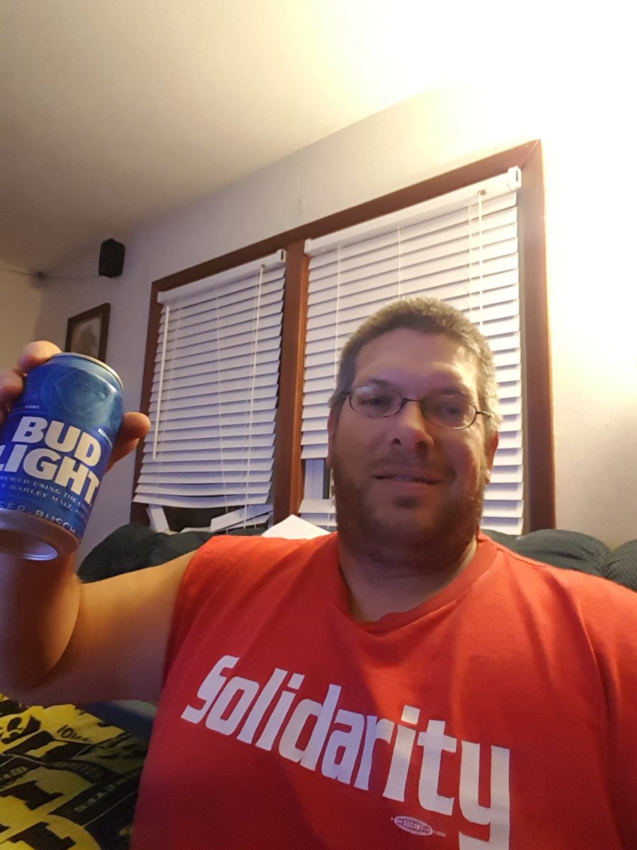 woerdy74's tweet photo. Cheers #Cleveland!! Get your #FREEBEER tonight. #CLEvsNYJ #BrownsVictoryFridge #finallly https://t.co/Xmne15l4cJ
