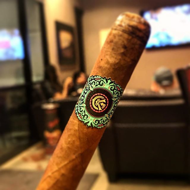 CigarJJ's tweet photo. Oh my.. New Warped Lancero!!! Moon Garden.. wow. #warpedcigars #warped #moongarden https://t.co/jVqzFZdxgR https://t.co/AF0CLMC1r7