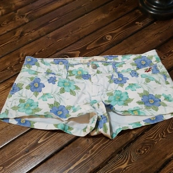 So good I had to share! Check out all the items I'm loving on @Poshmarkapp #poshmark #fashion #style<a href="/tag/fashion"class="tags"><span>#fashion</span></a><a href="/tag/nike"class="tags"><span>#nike</span></a><a href="/tag/shopmycloset"class="tags"><span>#shopmycloset</span></a><a href="/tag/style"class="tags"><span>#style</span></a><a href="/tag/hollister"class="tags"><span>#hollister</span></a>