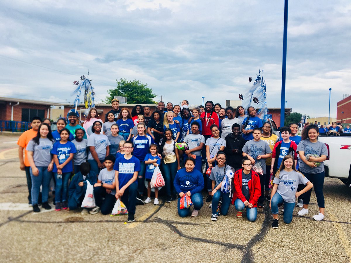 CjhAvid's tweet photo. CJH AVID showing Cadet Pride! Homecoming Parade 2018 #avid #avid4college #thisisavid #success18 #cjhavid https://t.co/ixTF1jiVda