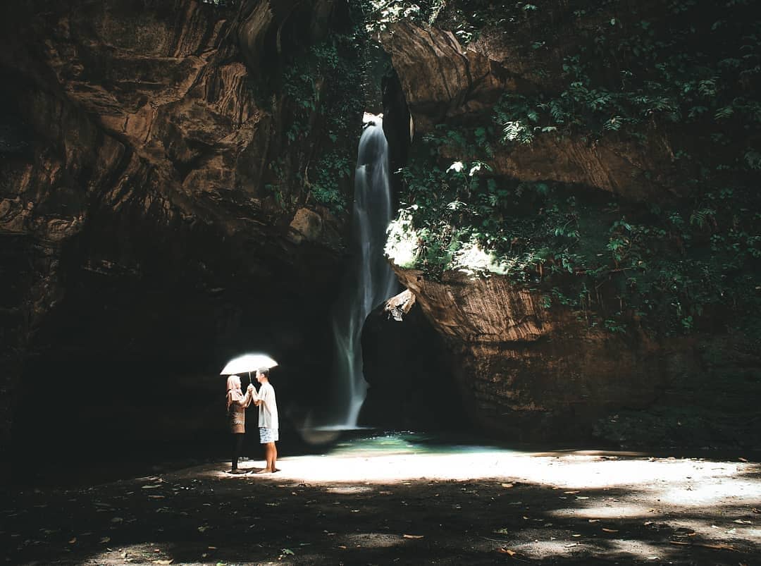 Airy Indonesia Twitterren: "Ini dia salah satu surga yang ada di Banyuwangi, namanya Air Terjun Pertemon. Di sepanjang perjalanan kaki menuju air terjun ini kamu bisa melihat berbagai pemandangan indah, dari terasering,