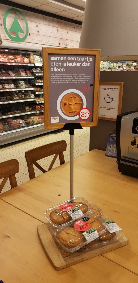 Een appeltaartje met een missie?? namelijk het terugdringen van eenzaamheid. €0,25 per verpakking gaat naar Stichting"met je hart" #sameneentaartje #spar #arcen #donatie
