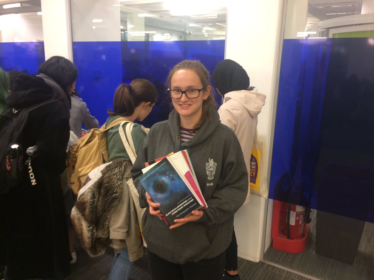 simonjbains's tweet image. Brilliant turn out for #TextbookRescue at @UoMLibrary this morning! Some really happy @OfficialUoM students :-) #UoMGetStarted