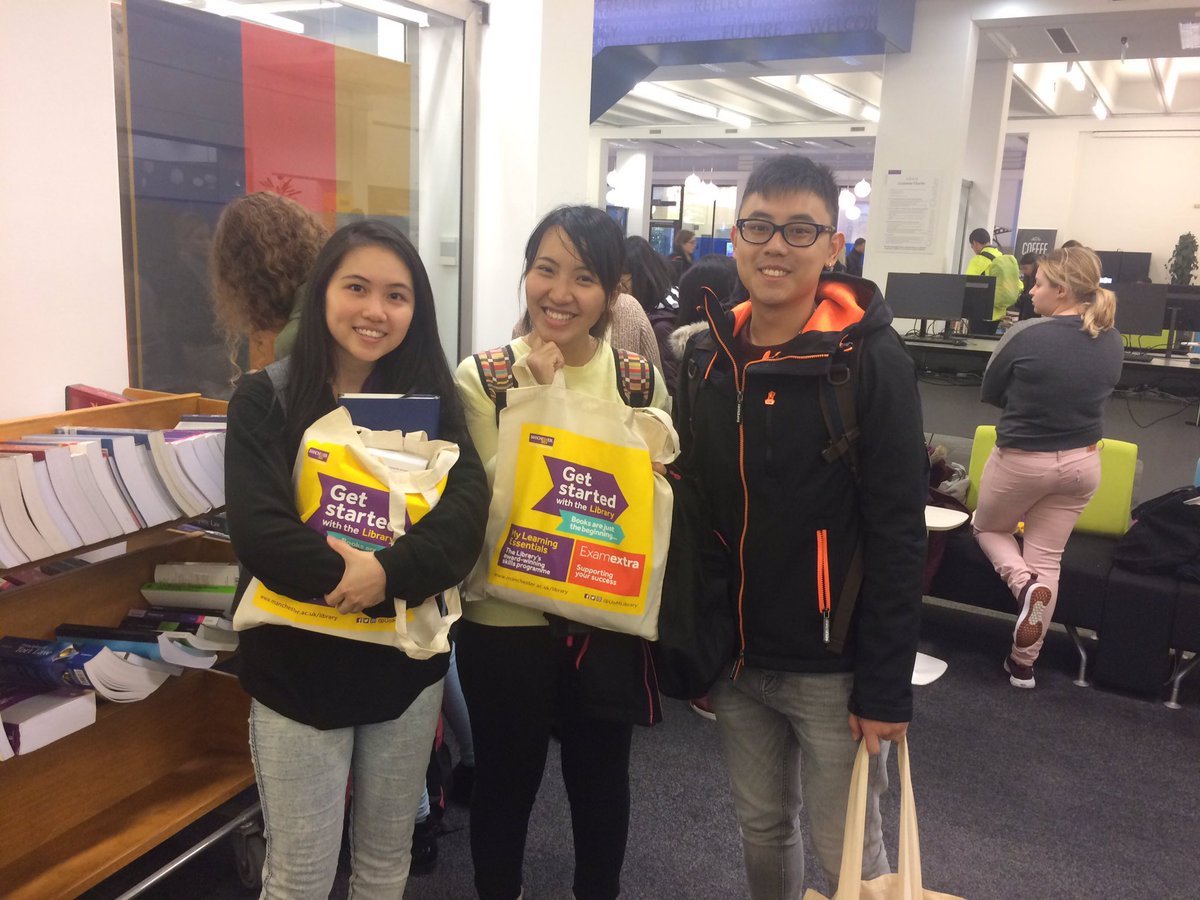simonjbains's tweet image. Brilliant turn out for #TextbookRescue at @UoMLibrary this morning! Some really happy @OfficialUoM students :-) #UoMGetStarted