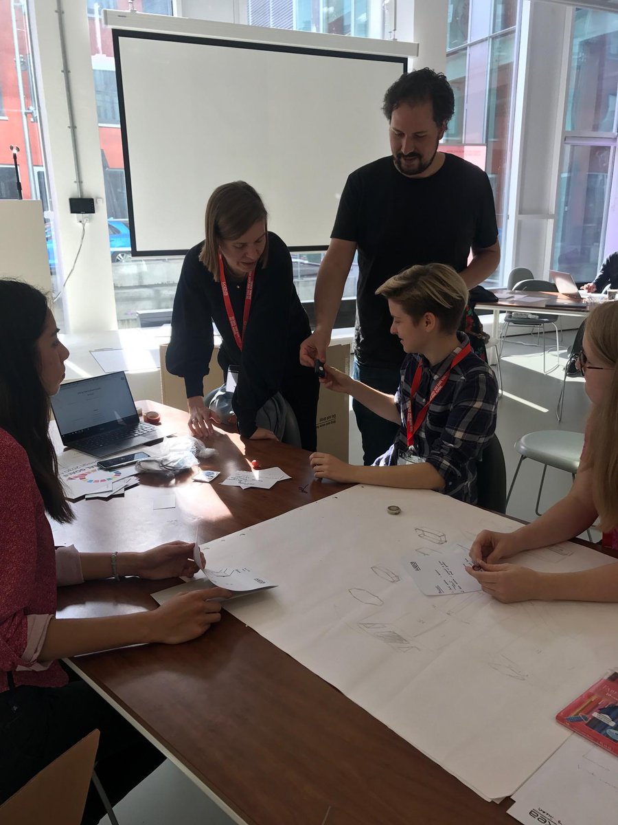 GlobalGoalsCPH's tweet photo. Today we had the pleasure of starting the day with an inspirational presentation from Dr. Brian King from SCIO about molecular spectrometer. He inspired the teams to implement new technology in their solutions. #inspiration #newbotany #GlobalGoalsjam18 https://t.co/3nBzHjvS7p