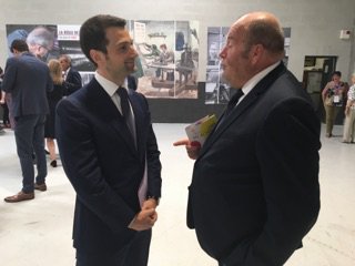 Sous le thème de l’intelligence en action, c’est une réflexion d’avenir pour la filière graphique qui est engagée. L’IA, l’usine 4.0, la robotisation sont des mutations sur lesquelles le MEDEF est également pleinement mobilisé <a href="/GeoffroyRDB/">Geoffroy Roux de Bezieux</a> @patrick01martin <a href="/uniic_org/">UNIIC</a>