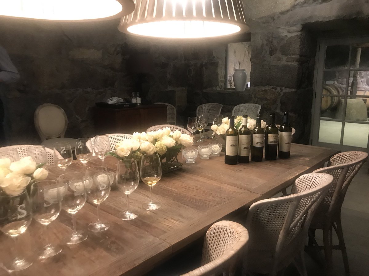 manuelsommelier's tweet photo. #Viaje #Pazo #Cata #Añadas #Albariño @pazosenorans #GrandesVinos #SaberHacer #Winelover #GranComida #Arcade https://t.co/TcOeZQhsZ8