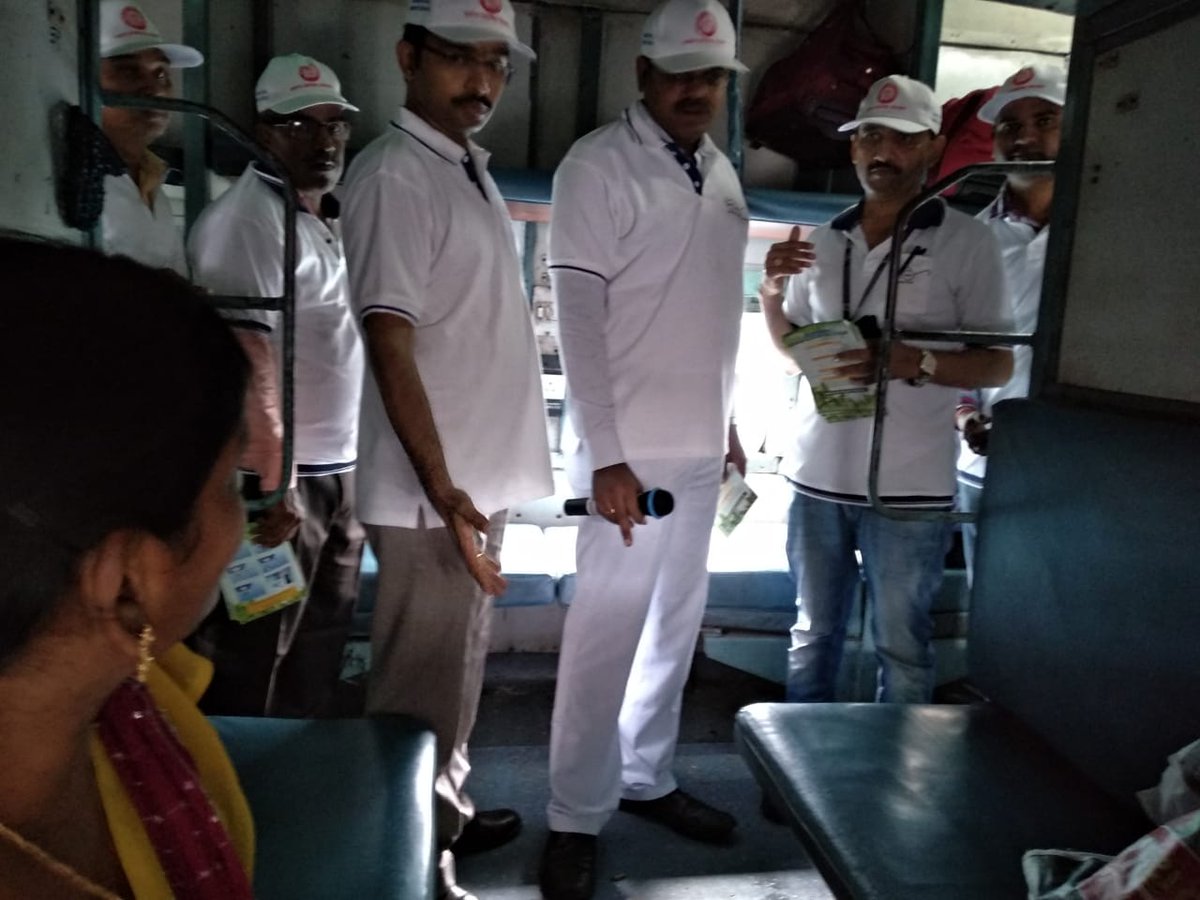 drmsecunderabad's tweet photo. #Swachh Railgaadi: #Secunderabad Railway Station: #TrainNo18519  #VSKP LTT express, #Inspection by Director SC Station,  #SMR GAZ supervisors  #Interacted with passengers  #Swachh Rail cleanliness awareness drive on board. https://t.co/1jhCqbqEUR