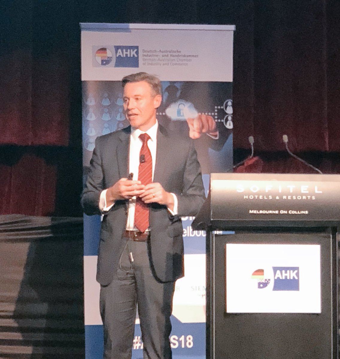 GermanChamberOz's tweet image. Damien Bueno
President and Managing Director @SAPANZ #OpeningStatement #AGBS18