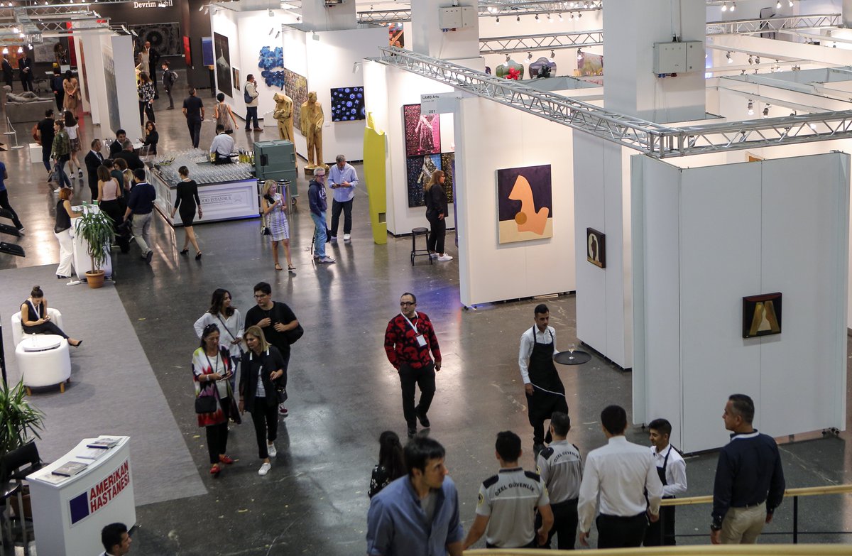 Contemporary Istanbul'un ön izleme gününe 11 bin kişi bit.ly/2O037sH