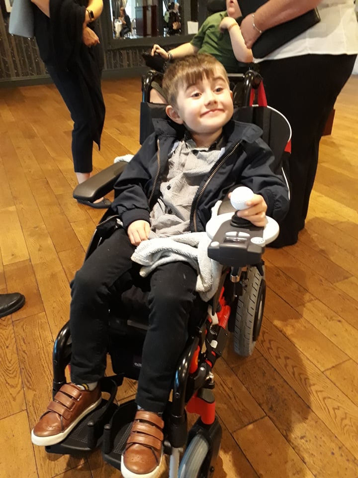 harveysjourney's tweet image. Harvey is now an owner of a electric wheelchair 😊.no more struggling to self propel on his bad days where hes cant walk and is too weak.This wouldn't of been achieved if it wasnt for our friend Cheryl and @PAMastersGS .Thank you so much 💚 had a lovely time recieveing it.