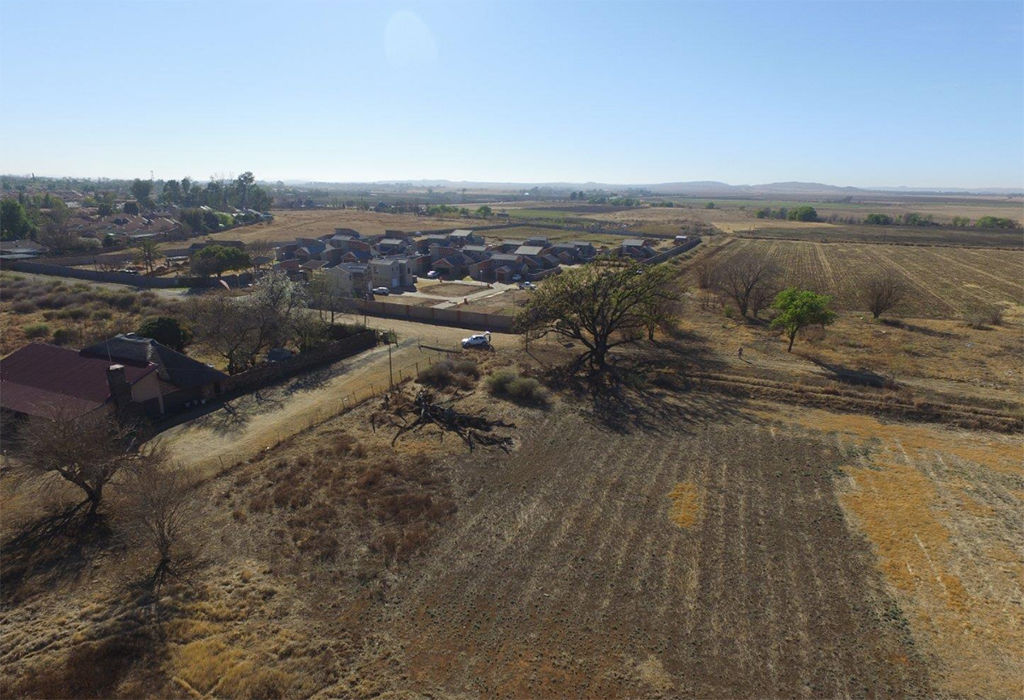 propertInSA's tweet photo. Commercial Property for #Sale in Grimbeeck Park:
Perfect development opportunity Out-and out this #property development is you as developer's chance to build your own unique #estate in the well-known Grimbeek Park area in Potchefstroom. 
For more details: https://t.co/rgrQUhRvuW https://t.co/BNMBcKYI8m