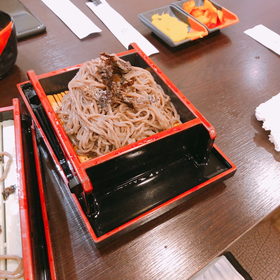 SF9_official_jp's tweet photo. #SF9 突然ですがダウォンから皆さんに質問が来ました！
「日本ではどこのそばが一番おいしいですか？」
日本食が大好きなので『Now or Never』取材の休憩中もひたすら何かを食べてました～（笑）
10月31日発売の「Now or Never」MVではカッコいいダウォンの姿が見れますので、ぜひご期待ください✨ https://t.co/6pKtxS7YoA