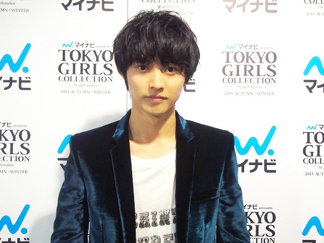 mynavibaito's tweet photo. ＼山﨑賢人さん独占インタビュー公開中✨／
9/1に開催された【マイナビ presents 第27回 
東京ガールズコレクション 2018 AUTUMN/WINTER】への出演を記念して
独占インタビュー記事を公開中❣️

抽選でサイン入りポーチが当たるキャンペーンも実施中😊
是非チェックしてね💘
https://t.co/H1Wm9TmnWi https://t.co/ojVbZ943N2