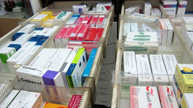 eldiarioes's tweet photo. Una farmacéutica cuadruplica el precio de un antibiótico esencial y reaviva el debate sobre los excesos del mercado https://t.co/5W3Ah8zS1v Lo cuenta @teguayco https://t.co/jZpTMohvtl