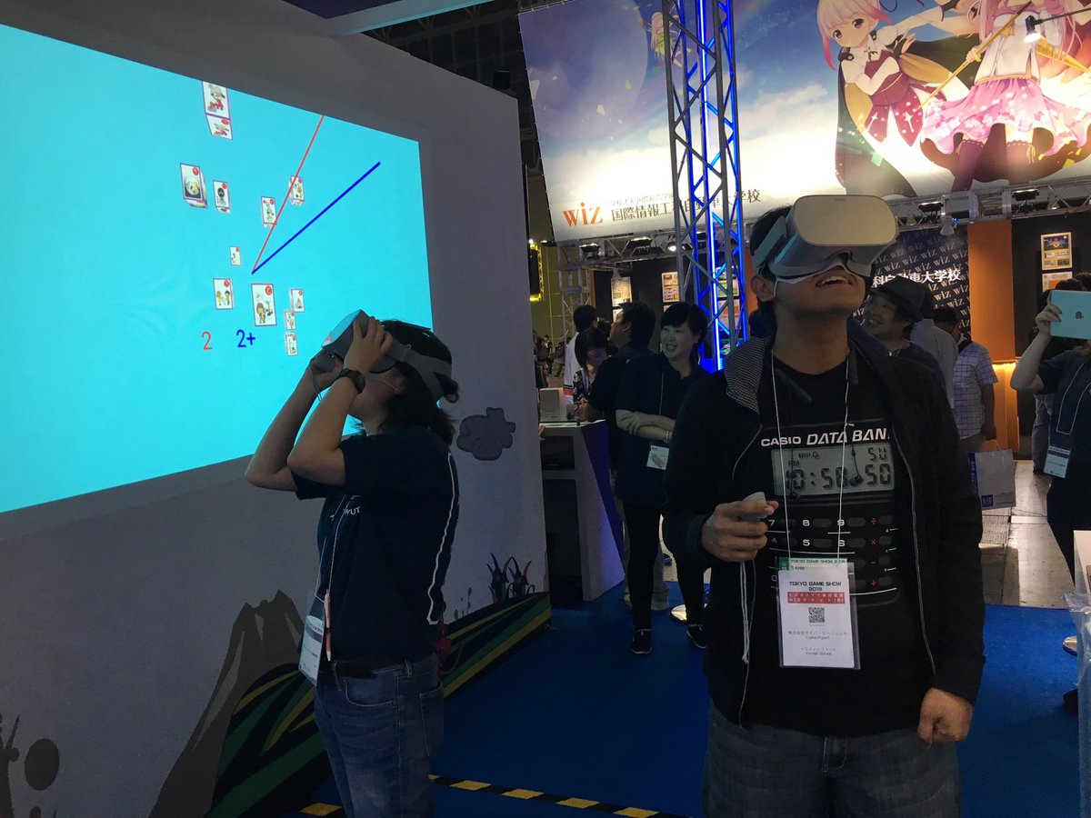 トライデントコンピュータ専門学校 東京ゲームショウ18 卒業生がまた遊びにきてくれたのでスタッフもvrカルタで遊んじゃいました そして噂によるとたくさんの卒業生の方たちがこのツイッター見てくれているみたいで いいねしてね 笑
