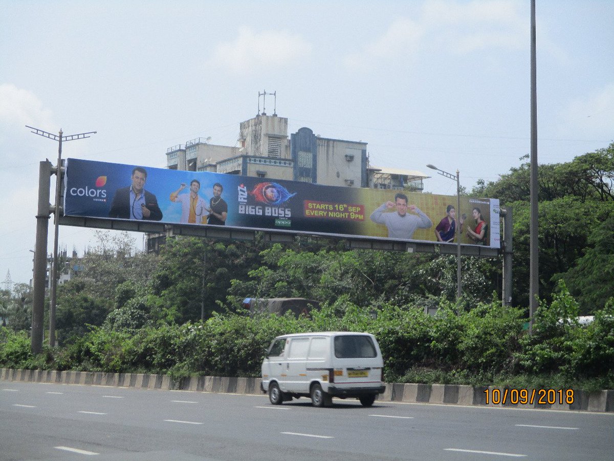 anilmaske301986's tweet photo. All across Mumbai Highways roads, you can see that #Directionboard are been changed illegally by #Globaladvertising agency without taking any prior permission from concerned departments & our departments officer's are sleeping in AC cabin's & watching like a spectator.. https://t.co/rJCBleUTMc