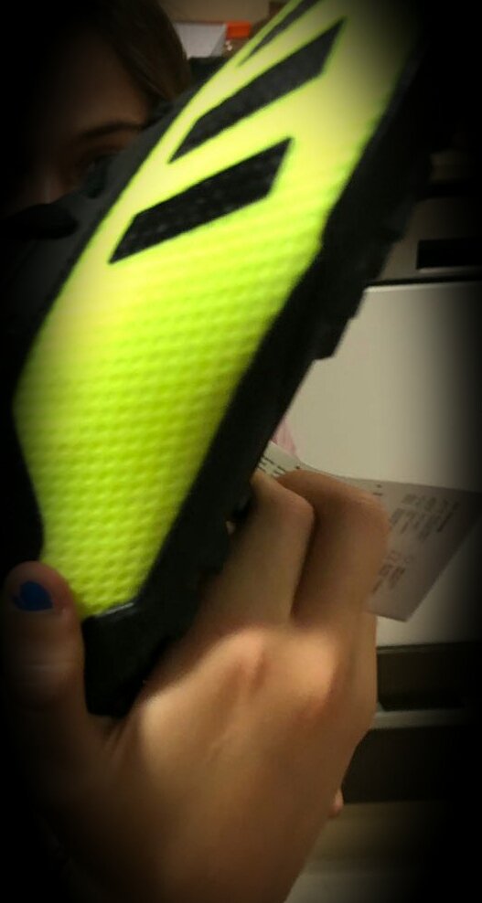 mikelcoba's tweet photo. @futbolfactory @CNICatalunya Compro una botas de fútbol para mí hijo en una tienda de Madrid con la opción del nombre y la bandera Catalana, y ya veo a los de la tienda "nos echamos unas risas a costas del CATALUFO este, ja,ja" suerte del quita esmalte...ala salut i República https://t.co/eO75tdbUId