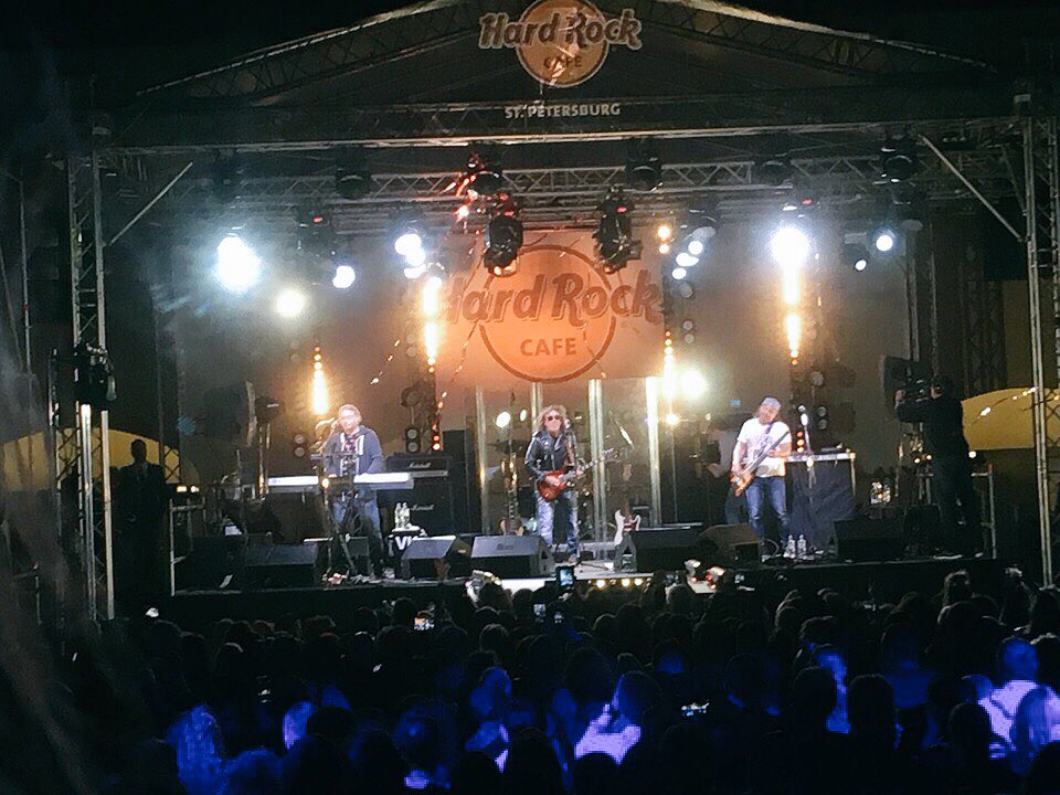 volkuzz's tweet image. СПб Открытие Hard Rock Cafe 20 сентября