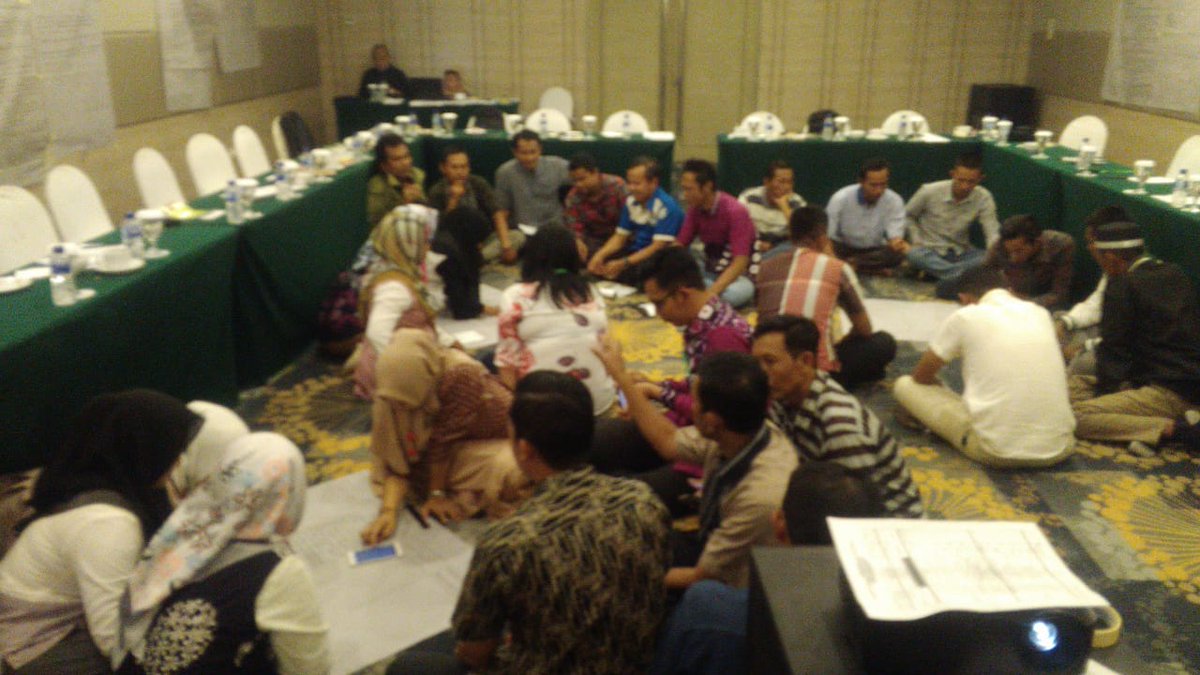 masijo1922's tweet photo. Dengan cara komunikasi semuanya akan teratasi #pelatihanpld2018 
#PKTDanaDesa
#TPPIKalsel
#KabBanjar
#ProvKalsel
@Jokowi
@EkoSandjojo
@anwsanusi
@taufikmadjid71
@fachrilabalado
@TPPIndonesia
@kpw3_kalsel https://t.co/TjwRiPg9Z6