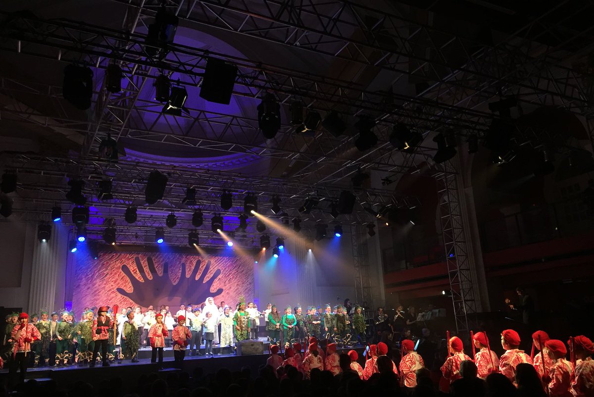 Happy 1st birthday @Into_Opera Here's to many more years of sharing #music and inspiring kids to create, collaborate and explore more! Some of my favourite photos from #AKingsRansom 💙