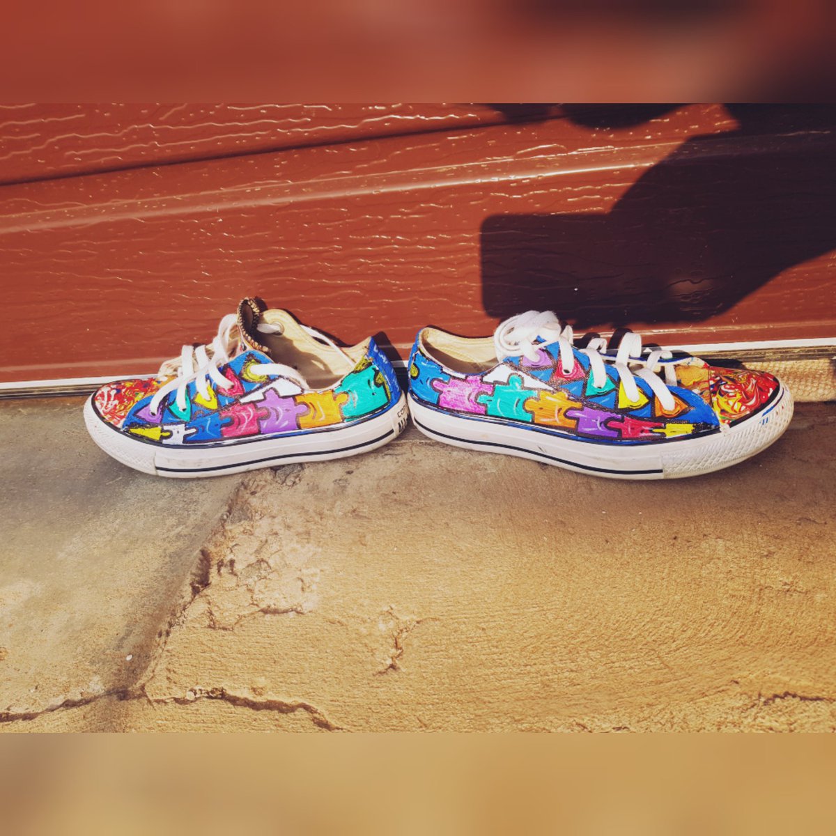 duduWagaG's tweet photo. #puzzleart #DuduPoshArt an old #AllSta  #Converse #puzzle #art #paintedConverse  #renewconverse #Customisedconverse @Converse i am a #FemalePainter 📞 +27662038225 #Kicks #ArtonConverse #ArtonAllSta #Customisedtakkies #Customisedshoes #Before #ootd #After https://t.co/4jJQ8mCXGf