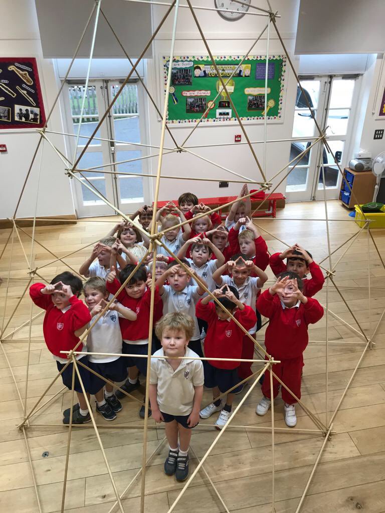 prospecths's tweet photo. Year 1 displayed excellent teamwork at at the STEM architecture workshop! #PHS #teambuilding #letsgetbuilding #triangularprisms #pyramids #tunnels https://t.co/SBSTck9IzC