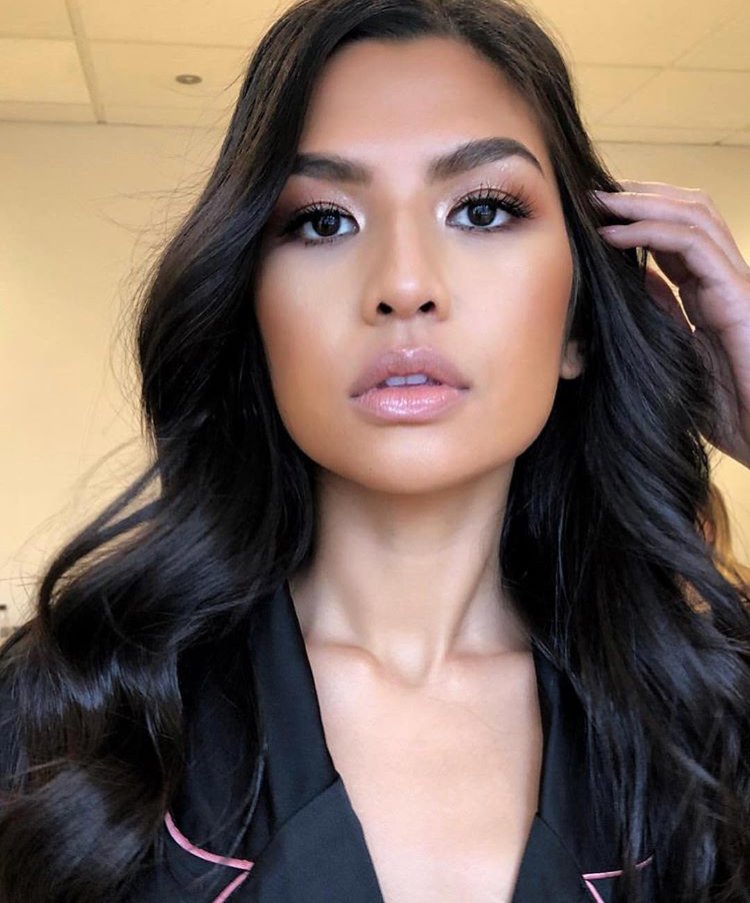 @katmannix_makeup utilizó #Rodial con <a href="/pilarcrz/">♡ Pilar Cruz</a> para este Classic Glam 🖤 y hoy,  es nuestra inspiración de fin de semana ¡Buenos días viernes!