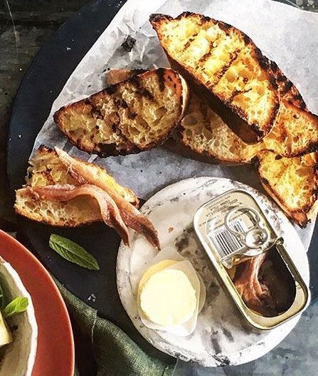 popolosydney's tweet photo. Anchovies 🐟 + housemade bread + fresh churned butter = ROMAN FRIDAY FEELS. Bar snacks &amp; spritz from 5.30pm #cucinaromana #allroadsleastomarta #wheninmarta #theromanshavearrived https://t.co/tOJhh8YjGo