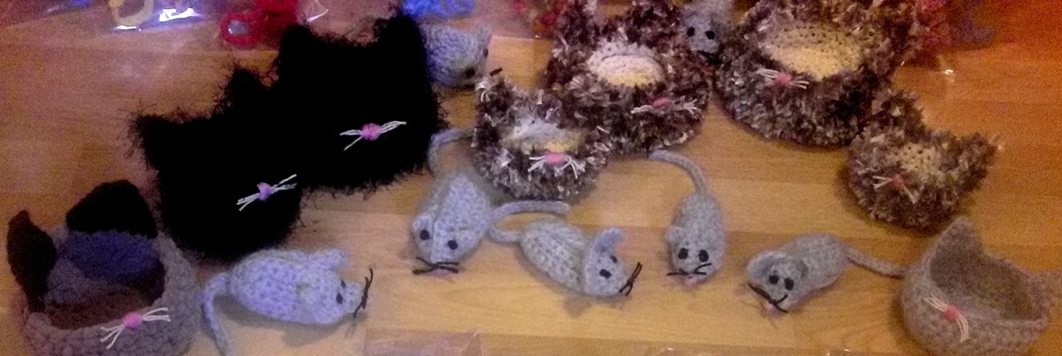 DPDWoolthamstow's tweet photo. My autumn/winter project : starting the catnip gift sets soon and a stock of bonbons, mice and string toys for a shelter to sell. https://t.co/1ABgl5On1h