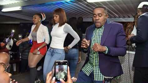 Lucas_mbangula3's tweet photo. ..."e loction bathi licky lick, e Cape Town bathi Ricky rick is very lit"๐๐ฅ๐ฅ
#Amacoins!! It's Friday anyway๐๐
@rikyrickworld https://t.co/tDrLMeceMU