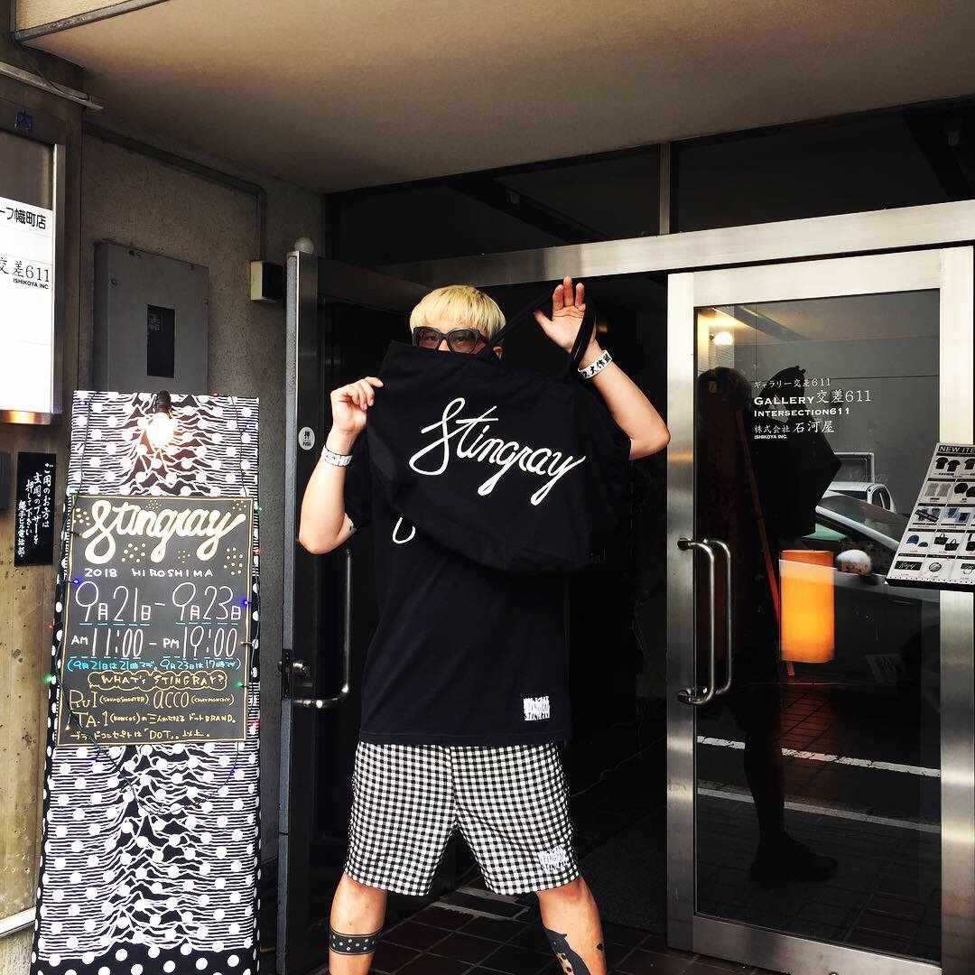 RuiHashimoto's tweet photo. 【お昼の水玉ニュース広島】
STINGRAY期間限定ショップ名広島21時までオープン！ReNちゃんライブ前や買い物がてらや学校や仕事終わりで是非！ギャラリー交差611(中区橋本町6-11)
にてお待ちしております！ 僕はReNちゃんのライブなので17時まで居ます！
#サウシュー#stingray #広島 https://t.co/e3F0HdceBG