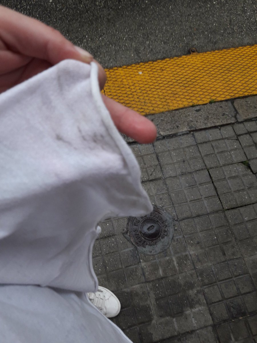 ZaidaP_L's tweet photo. @ConcelloCoruna @XulioFerreiro A ver se facemos algo con esto da patinaxe. Aparte de ir mazada a traballar vou chea de merda, literalmente. Grazas a esa "amable veciña" que pasou olìmpicamente 🙋🏼‍♀️ https://t.co/JdI1GmH7sC