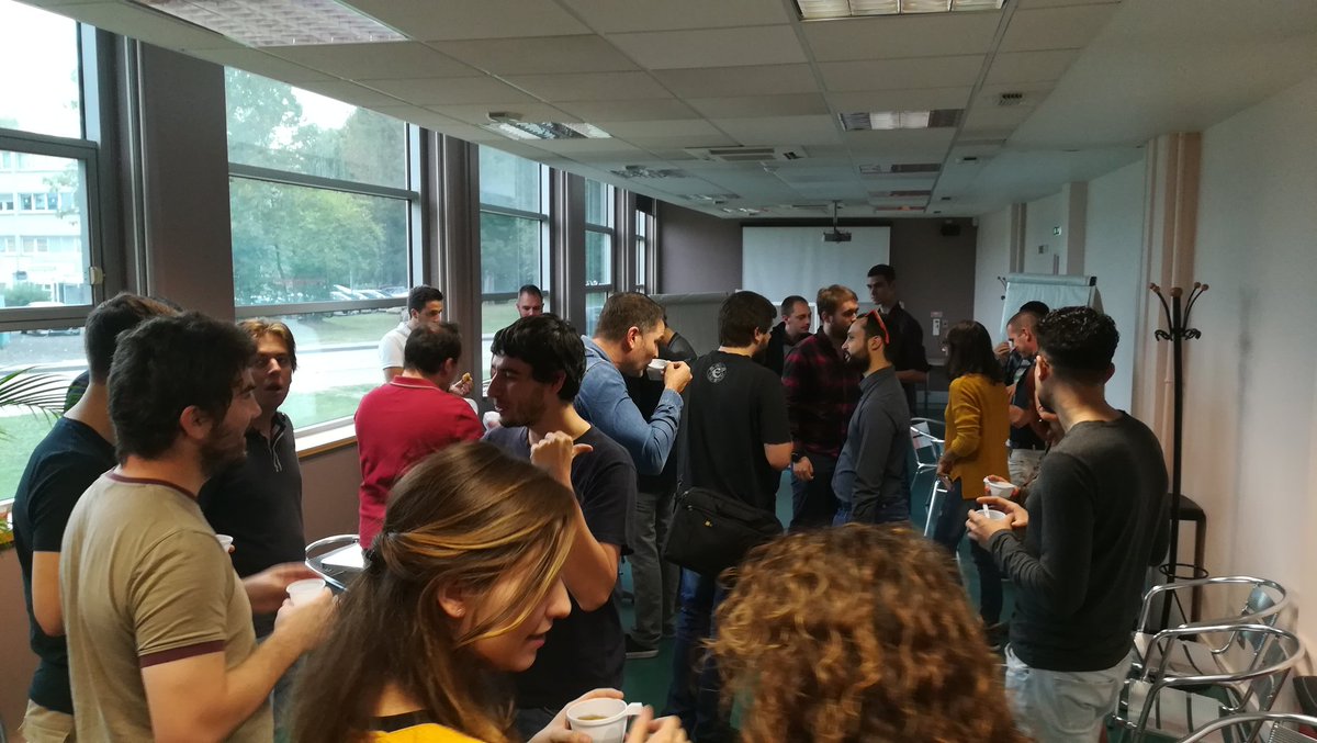 AVitrolles's tweet photo. C'est la rentrée à #pascalis L'occasion de rencontrer les nouveaux voisins et de présenter @Digitaleague https://t.co/5iOR2rbyCf