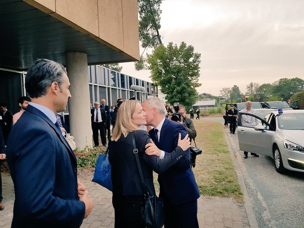 BCouillard33's tweet image. Quel plaisir d’accueillir @FdeRugy et @StTRAVERT à #Pessac pour une visite commune de l’entreprise @immunrise qui développe une solution #Biocontrole 🌱 pour le traitement du #mildiou qui ravage nos vignes. Une solution d’avenir pour une sortie des produits #phytosanitaires