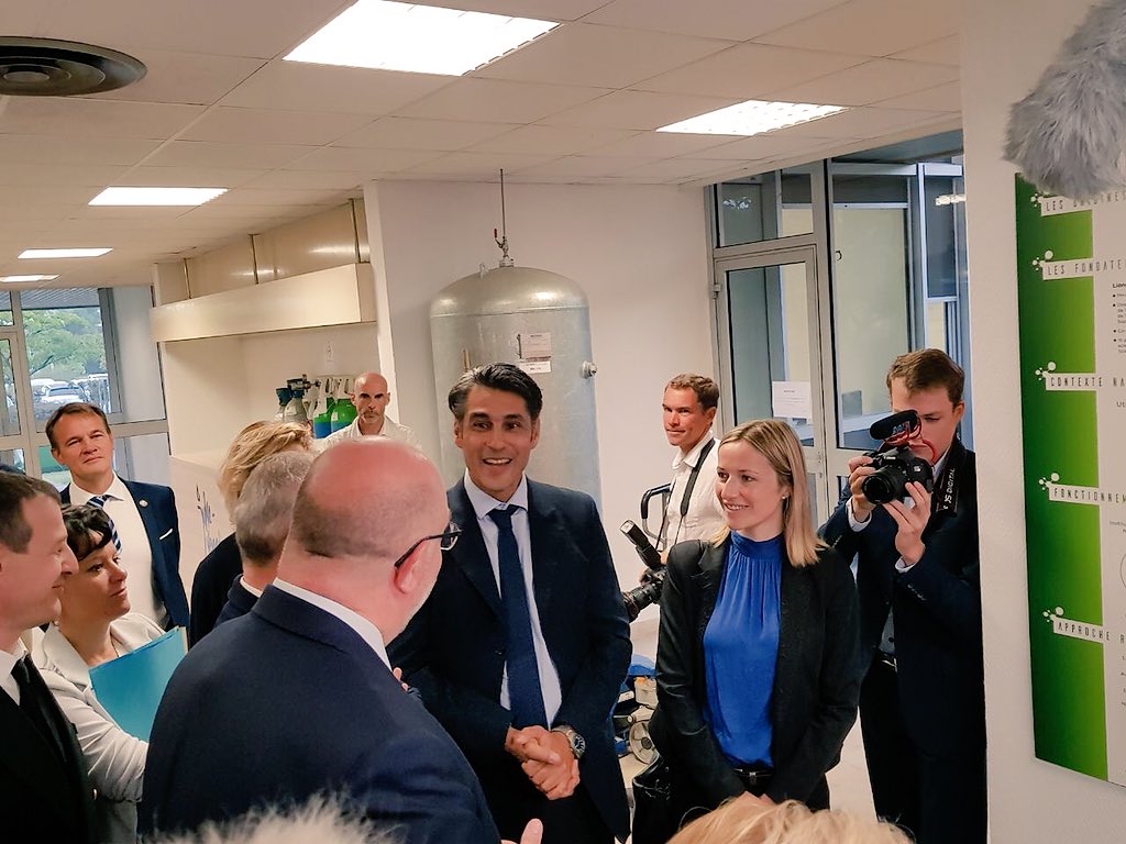 BCouillard33's tweet image. Quel plaisir d’accueillir @FdeRugy et @StTRAVERT à #Pessac pour une visite commune de l’entreprise @immunrise qui développe une solution #Biocontrole 🌱 pour le traitement du #mildiou qui ravage nos vignes. Une solution d’avenir pour une sortie des produits #phytosanitaires