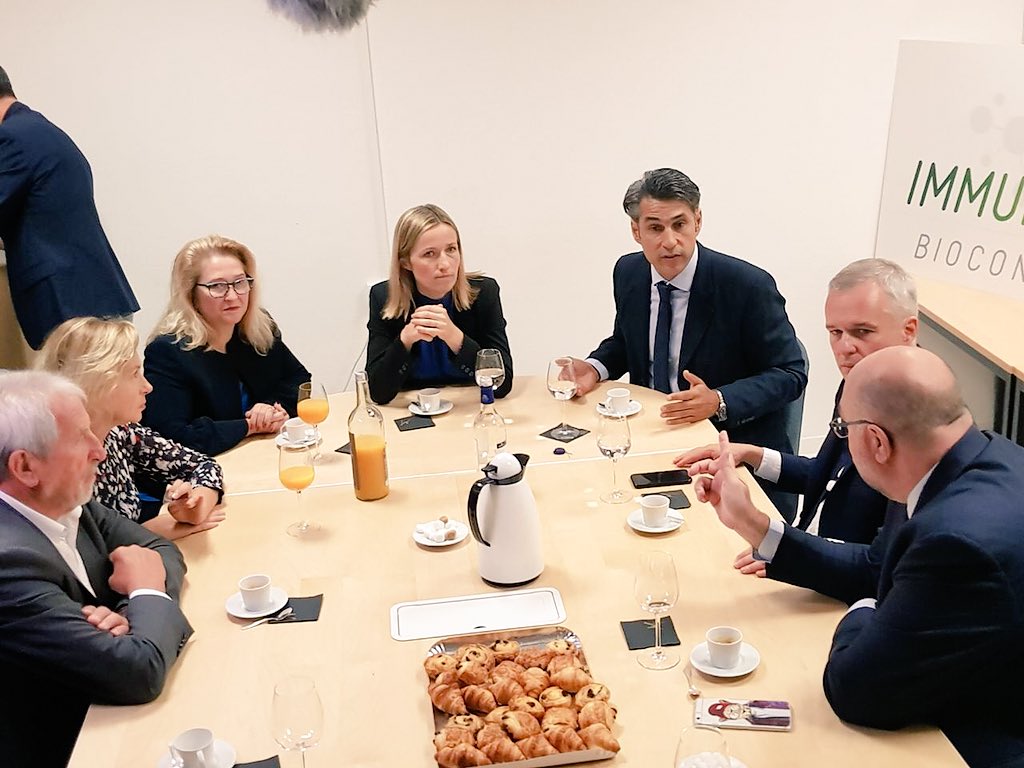 BCouillard33's tweet image. Quel plaisir d’accueillir @FdeRugy et @StTRAVERT à #Pessac pour une visite commune de l’entreprise @immunrise qui développe une solution #Biocontrole 🌱 pour le traitement du #mildiou qui ravage nos vignes. Une solution d’avenir pour une sortie des produits #phytosanitaires