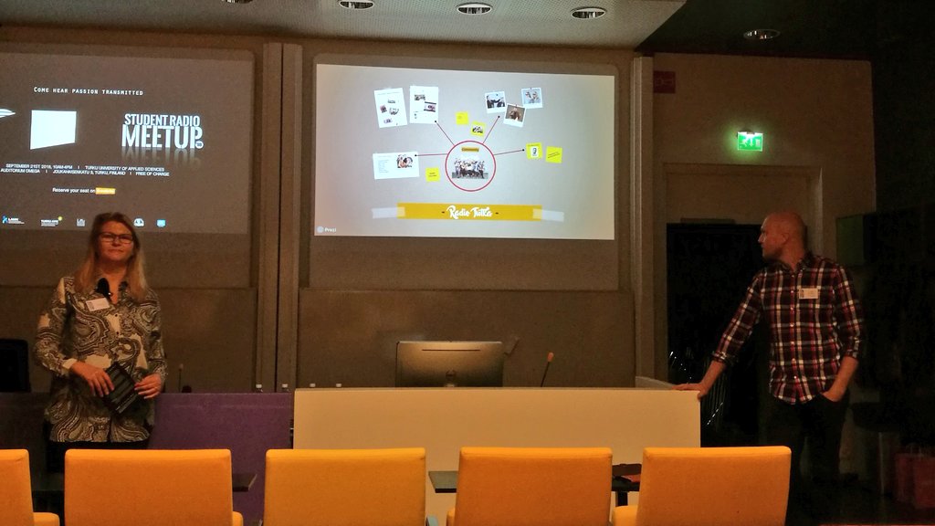 RadioTutka's tweet photo. #StudentRadioMeetup kovaa vauhtia käynnissä.

Ensin esiteltiin meidän oma #RadioTutka. Nyt vuorossa @LiMuRadio! https://t.co/9oeb5WyGBg
