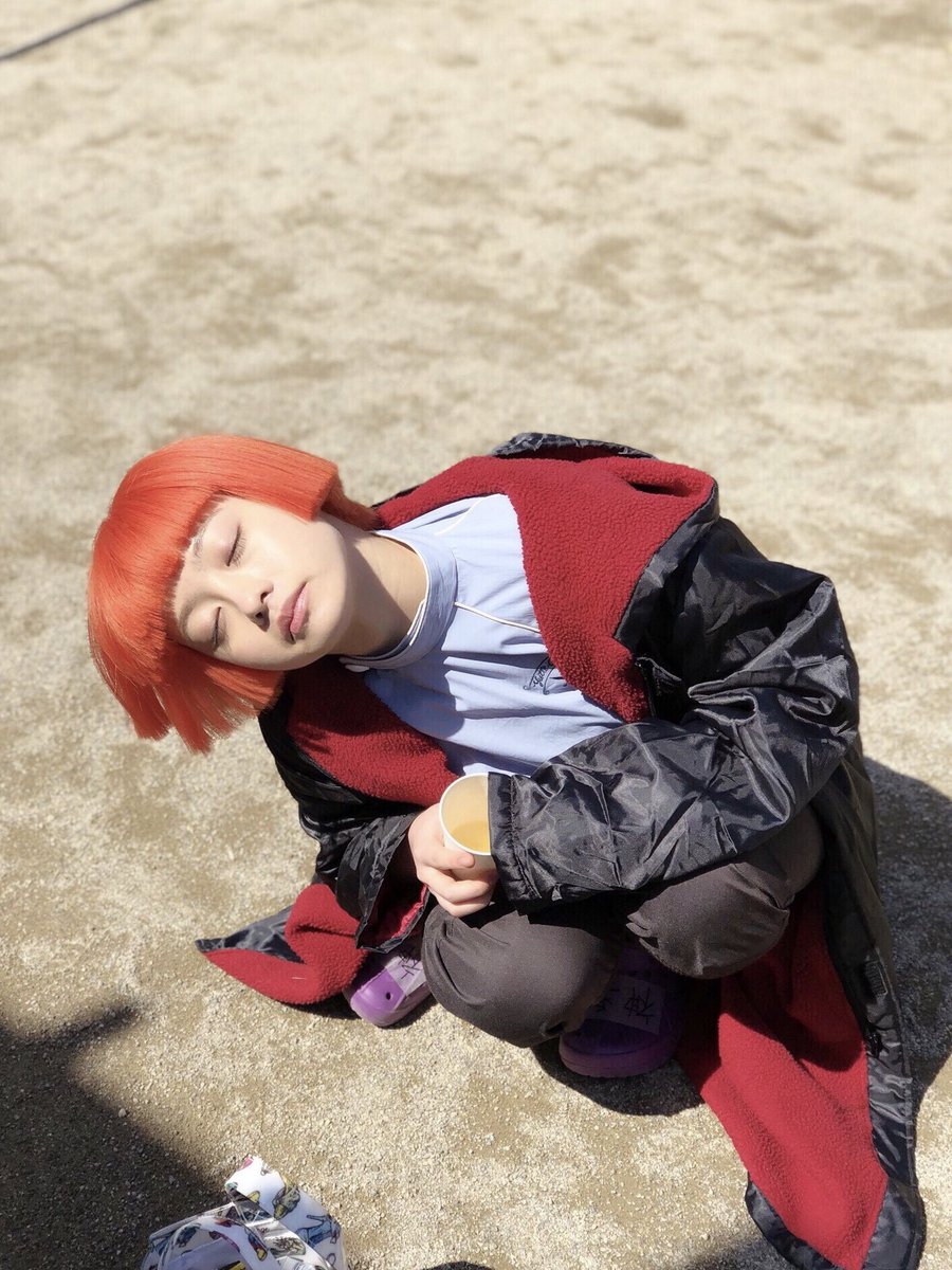 橋本環奈 おかっぱ神楽 の日向ぼっこショットを公開 本当に可愛い 癒やされる の声 モデルプレス