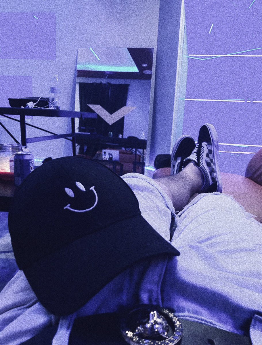 yosoyorell's tweet photo. Estudio vibes #a2fstudios https://t.co/IRgGHEf265