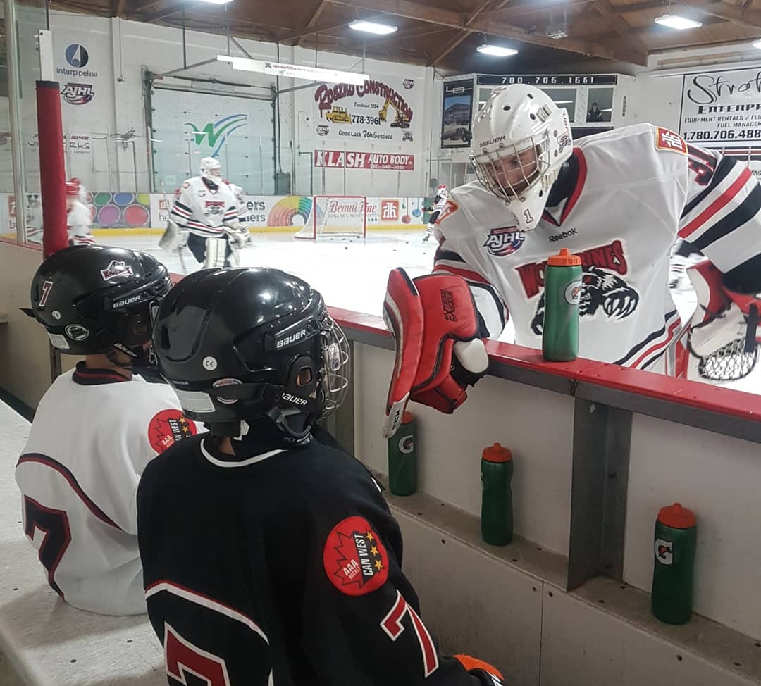 WolverinesJrA's tweet photo. Thanks to tonight's Eagle River Chrysler JR. Wolverines!
If you would like to be a Jr Wolverine stop by Eagle River to pick up a form.
#jrwolverines #minorhockey #watchfromthebench #futureprospects https://t.co/SfyH4GJ9mO