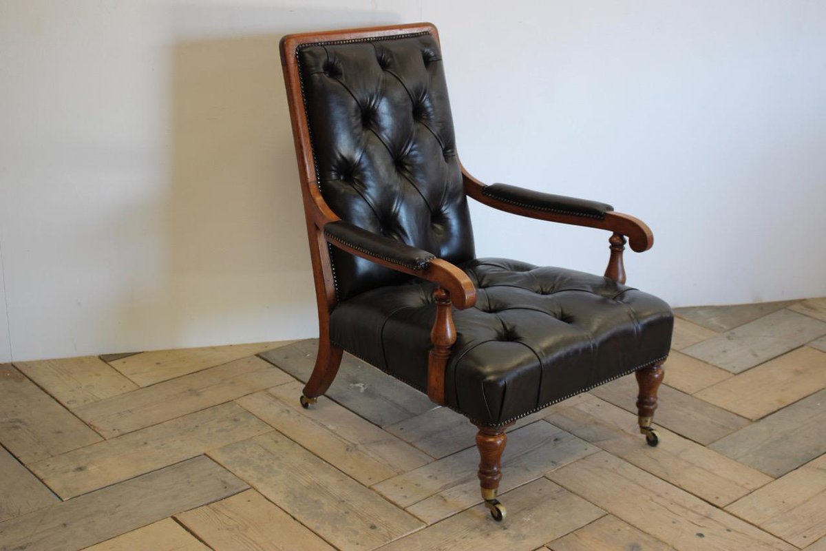 BrownriggUK's tweet image. 19th Century English Leather Library Armchair. Read More: bit.ly/2xHzmmi 
#Librarychair #armchair #diningchair #modernfurniture #furnitureshop #interiordesign