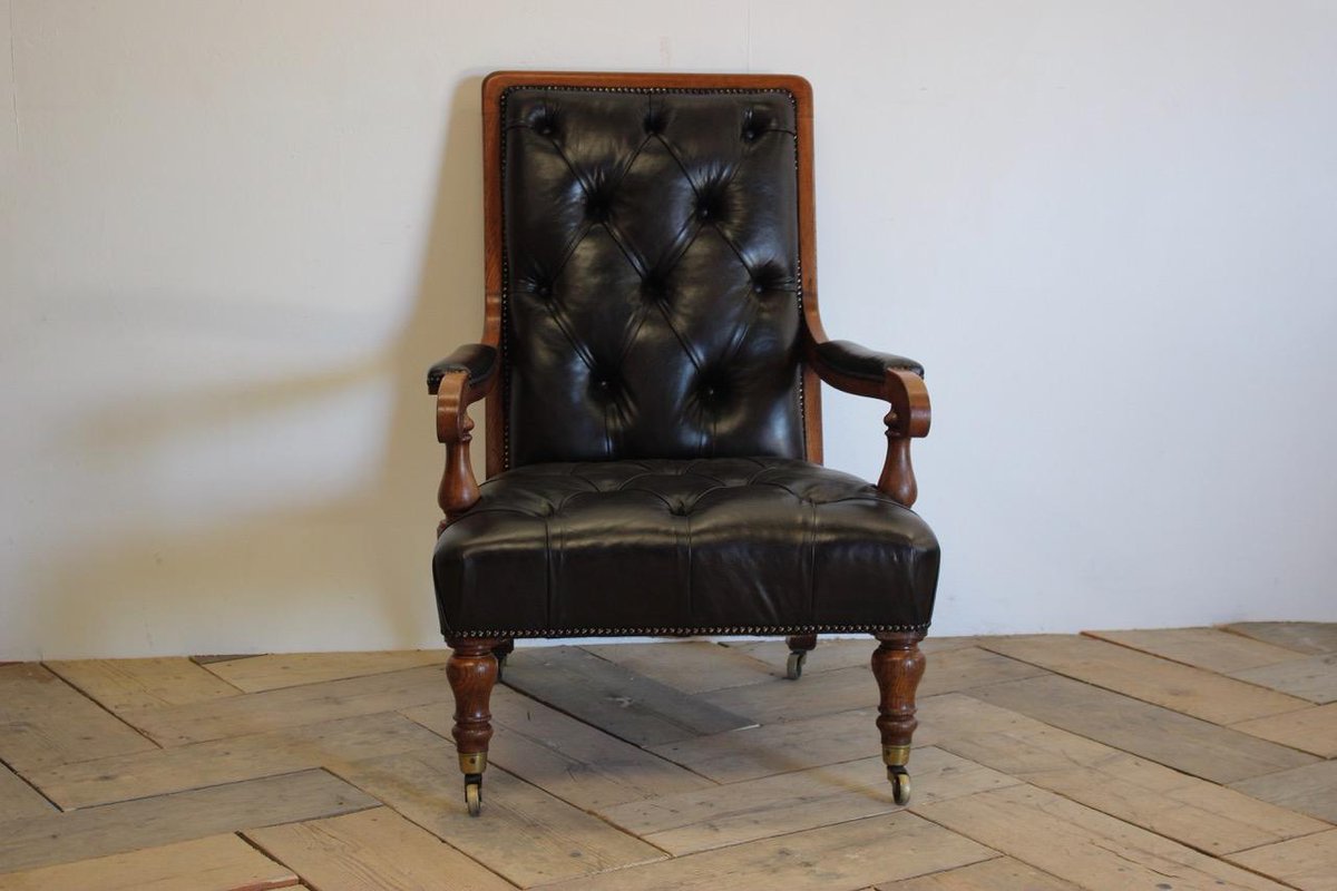 BrownriggUK's tweet image. 19th Century English Leather Library Armchair. Read More: bit.ly/2xHzmmi 
#Librarychair #armchair #diningchair #modernfurniture #furnitureshop #interiordesign