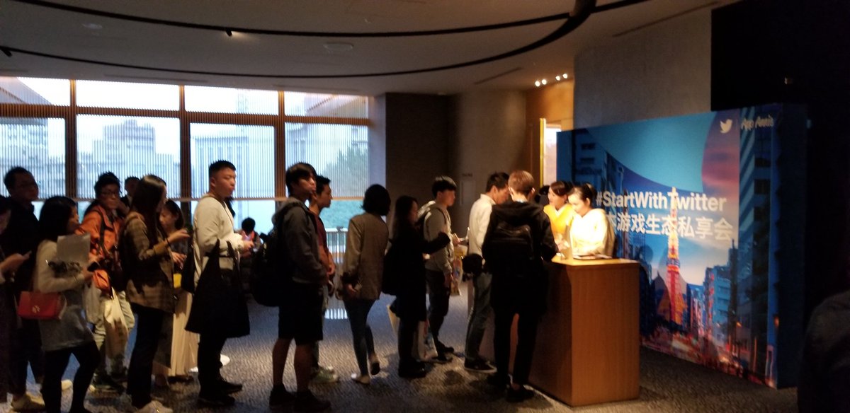 ericxqmsh's tweet photo. #StartWithTwitter Tokyo Game Show Workshop attracts big crowd of Chinese publishers. Check out this long queue for registration 🔊 https://t.co/9VY90yDDph