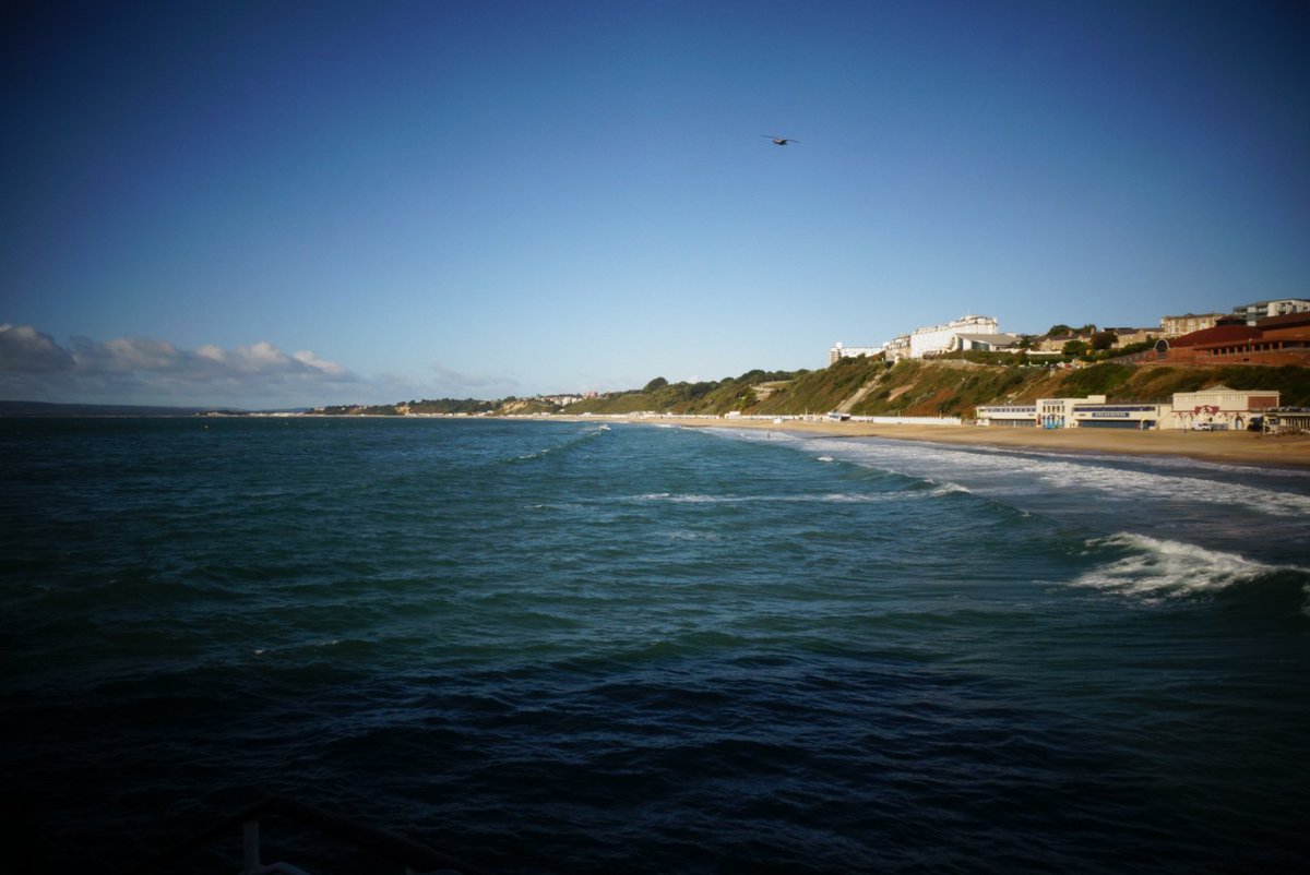 DrAndyCallaway's tweet photo. Great location and weather for Lv6 @BUDeptSPA @bournemouthuni Welcome back to your final year! @wildpinck @EmjKavanagh @_AdiAdams https://t.co/ohF1p20nqq
