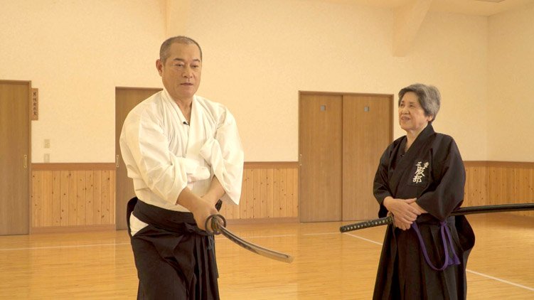 三重テレビ放送 宝刀 日本人の魂と技 第六話 ２２日午後９時 第六話では 日本刀に関心を持つ女性 に焦点をあてる 番組案内人の松平健が 居合道を習得しようと刀を振る女性たちを訪ねる 各局の放送日時はコチラ T Co 2bqhpsbrap ｃ