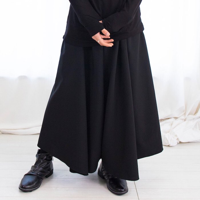le_sucood's tweet photo. 【プレゼント企画第1弾】

アイテム：ドレープワイドパンツ

応募方法：フォロー&amp;RT

当選者数：3名

〆切：9/30

無難な服を選びがちな季節に
モードなファッションを。

フリーサイズなので
男女問わず穿いていただけます。

#拡散希望 #lesucood https://t.co/fZ7tIgzKDv